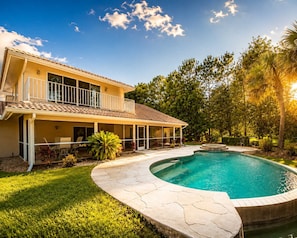 A two-story house with a swimming pool, a covered patio, and a well-maintained lawn. - SWISS 41 - Golf Course (Clermont)