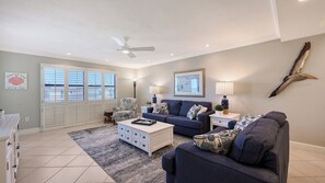 Smart TV, DVD player, books, offices