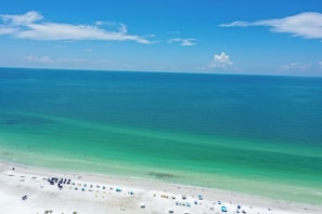 A beach with clear turquoise water and a sandy shore. - Beach Views right on Siesta Key/Crescent Beach. Amazing location! (Sarasota)