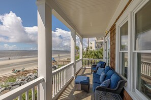 Property grounds - Beautiful Pet Friendly Ocean Front House with views of Jekyll and Atlantic! (Saint Simons Island)