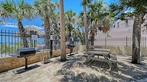 Outdoor dining - Siesta Key Beachfront Vacation Condo - great value and many amenities! (Sarasota)