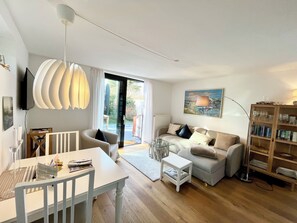 TV - WellenSpiel - unique atmosphere with rose garden (Wangerooge)