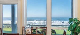 Promo! Oceanfront Condo with Private Hot Tub, Indoor Pool, Free Wifi and More!