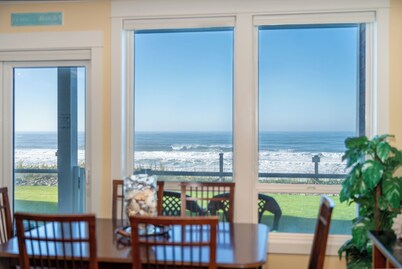 Promo! Oceanfront Condo with Private Hot Tub, Indoor Pool, Free Wifi and More!