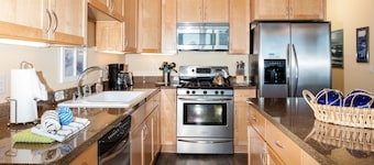 Promo! Oceanfront Condo with Private Hot Tub, Indoor Pool, Free Wifi and More!