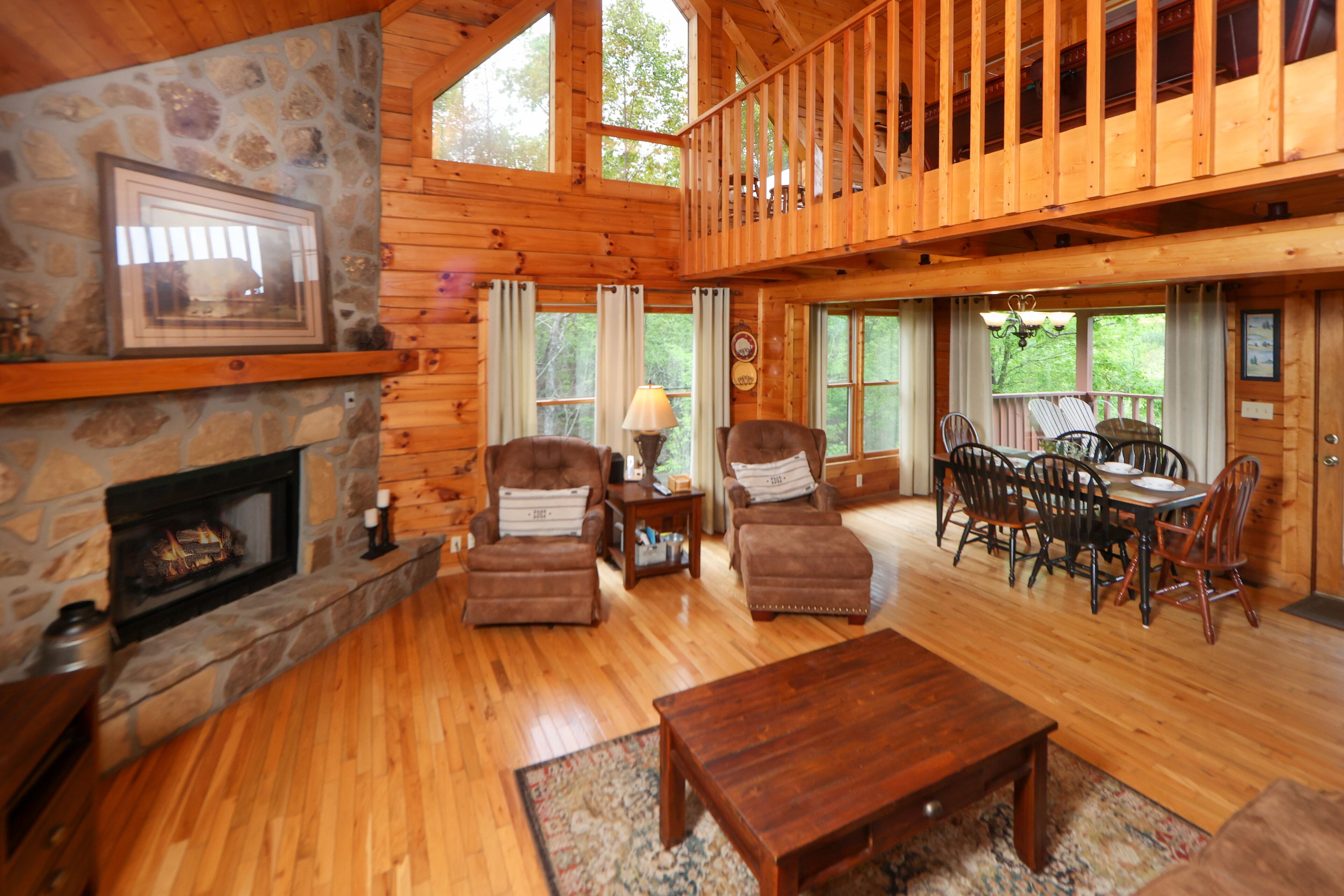 Een televisie, een open haard, een dvd-speler en een tafeltennistafel