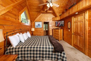 3 makuuhuonetta, silitysrauta/-lauta, ilmainen Wi-Fi, vuodevaatteet