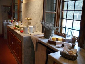 Refrigerador, microondas, horno y lavavajillas 