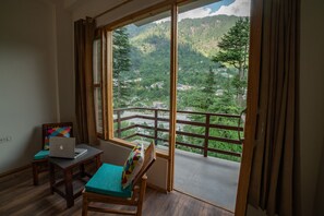 Deluxe Room | Balcony view - Alt Life Manali (Manali)