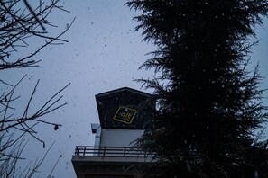 Front of property - Alt Life Manali (Manali)