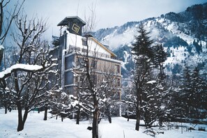 Front of property - Alt Life Manali (Manali)