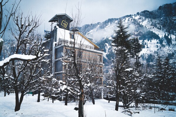 Front of property - Alt Life Manali (Manali)