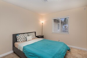 3 slaapkamers, een bureau, een strijkplank/strijkijzer, wifi