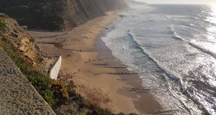 Viehättävä huvila Praia das Maçãsissa