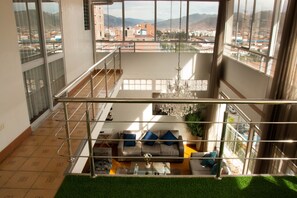 Interior - APARTAMENTO PENTHOUSE DE 350 M2, CON VISTA PANORAMICA DE LA CIUDAD. (Cusco)