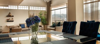 APARTAMENTO PENTHOUSE  DE 350 M2, CON VISTA PANORAMICA DE LA CIUDAD.