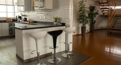 APARTAMENTO PENTHOUSE DE 350 M2, CON VISTA PANORAMICA DE LA CIUDAD.