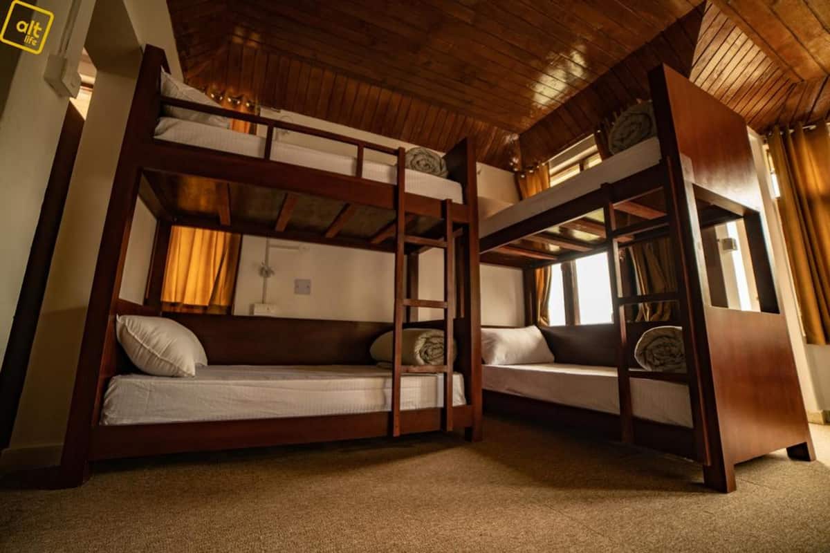 Shared Dormitory, Women only