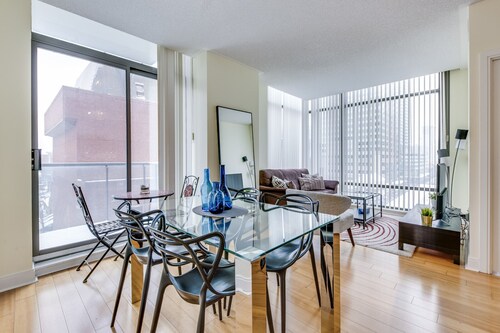 Luxury 2BR Condo in Yorkville with Parking!