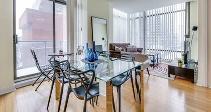 Luxury 2BR Condo in Yorkville with Parking!
