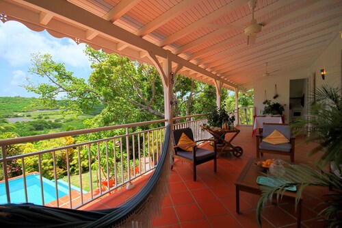 Charming villa with pool - ideal for 4 adults and 2 children