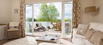 Da £ 18 per persona al giorno. ritiro sul lago Elegante New England nel Cotswold Water Park