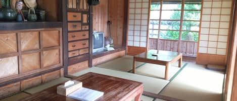 Maison Traditionnelle (Old Okinawa Style) | Salle de séjour