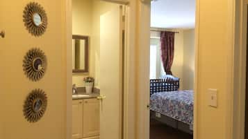 4 habitaciones, escritorio, tabla de planchar con plancha y wifi gratis