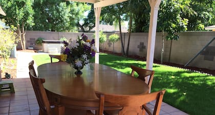 Beacon House, 1 Mile To Disneyland, Watch the Disney Fireworks show every night!