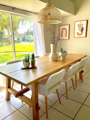 Dining - SWISS 47 - Golf Course (Clermont)