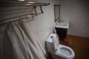 Executive Apartment | Bathroom - M. Residency I (Dar es Salaam)