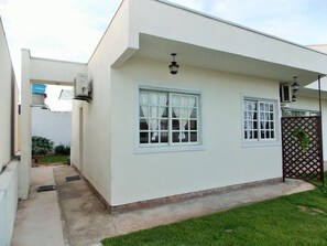 Casa (1) | Escrivaninha, espaço de trabalho para notebook, cortinas blackout