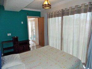 單棟房屋 (2) | 書桌、手提電腦工作空間、遮光窗簾/窗簾、熨斗/熨衫板