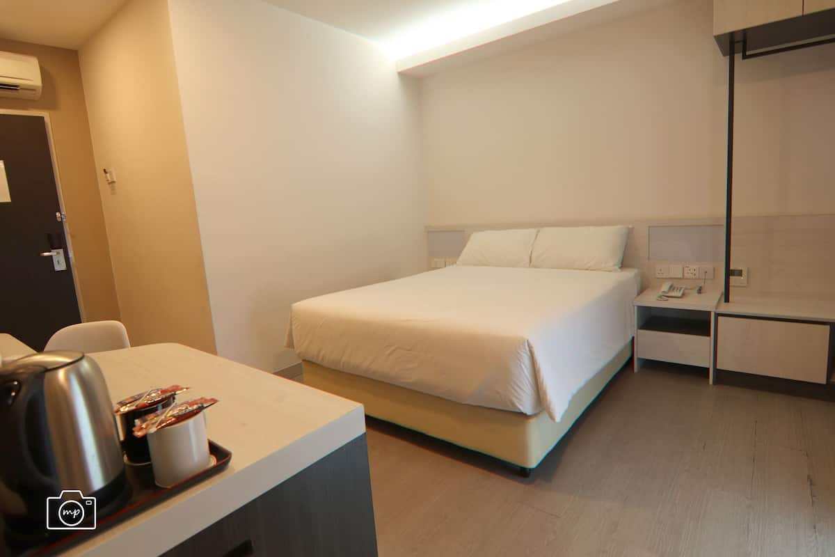 Deluxe Queen Room