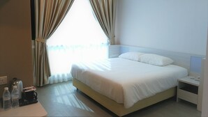 Deluxe King Room | In-room safe, desk, blackout drapes, soundproofing - Legacy Hotel (Ipoh)