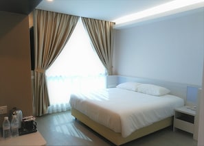 Deluxe King Room | In-room safe, desk, blackout drapes, soundproofing - Legacy Hotel (Ipoh)