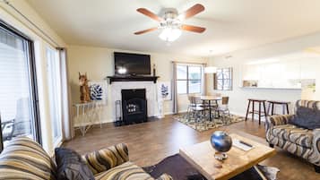 Smart TV, fireplace