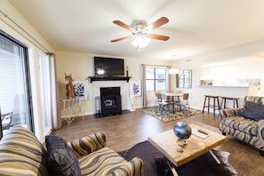 Smart TV, fireplace