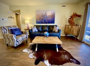 Een smart-tv en een open haard