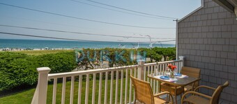 Waterfront Condo, Beautiful Views, Walk to Beach