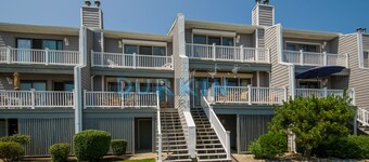 Waterfront Condo, Beautiful Views, Walk to Beach