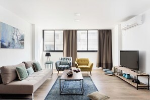 Unclassified image, 4 of 20, button - Stylish & Light-Filled 3BR Apartment in Tel Aviv (Tel Aviv-Yafo)