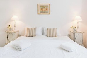 Unclassified image, 5 of 20, button - Stylish & Light-Filled 3BR Apartment in Tel Aviv (Tel Aviv-Yafo)