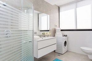 Unclassified image, 3 of 20, button - Stylish & Light-Filled 3BR Apartment in Tel Aviv (Tel Aviv-Yafo)
