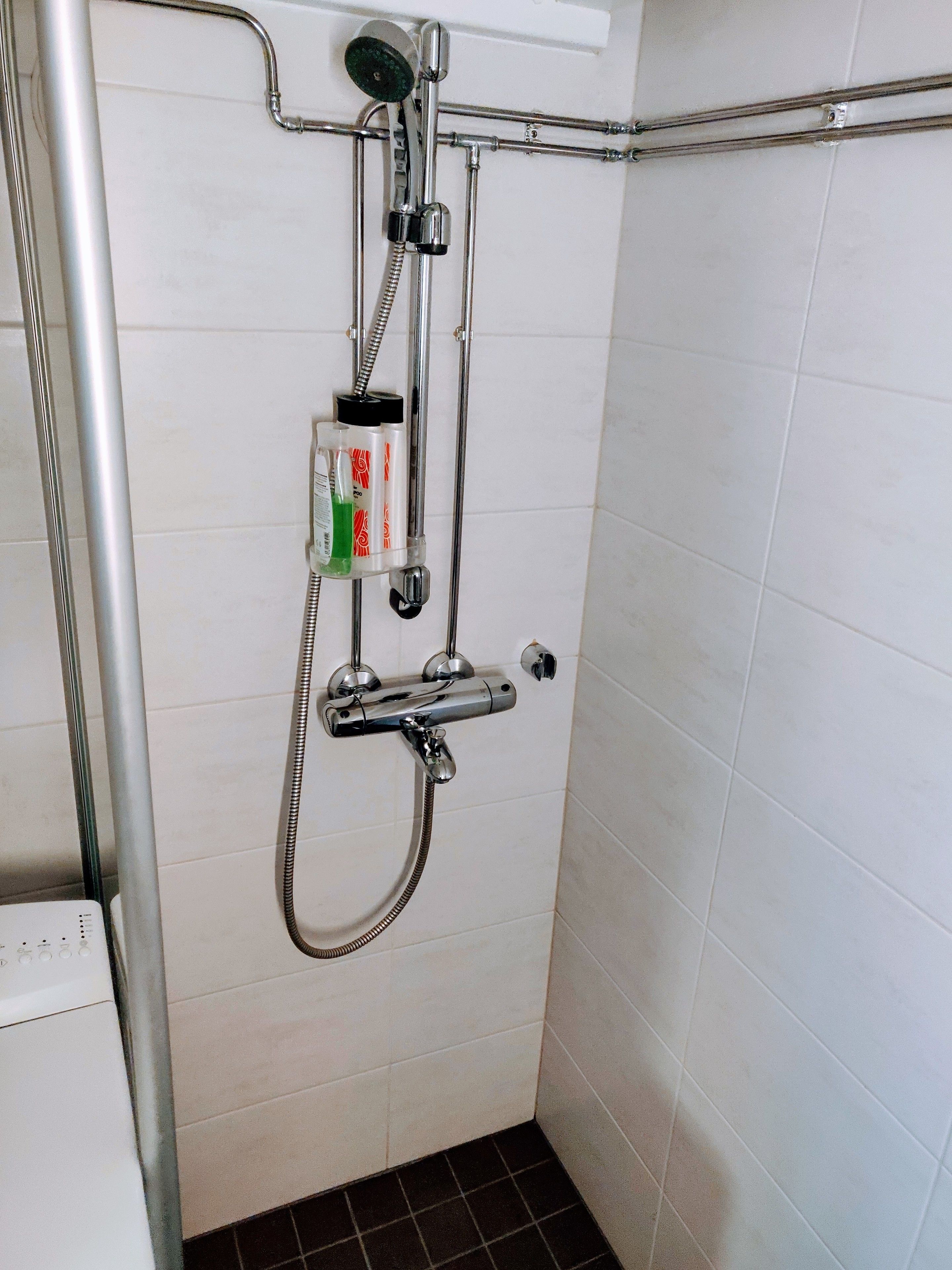 Estúdio | Banheiro | Chuveiro, secador de cabelo, bidê, toalhas de banho