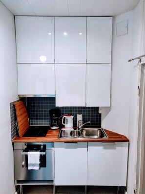 Estúdio | Cozinha privada | Geladeira, micro-ondas, fogão, cooktop