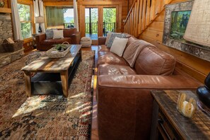 TV, caminetto, lettore DVD, tavolo da ping pong