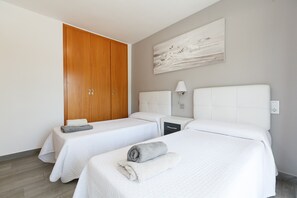 Een strijkplank/strijkijzer, gratis wifi, beddengoed