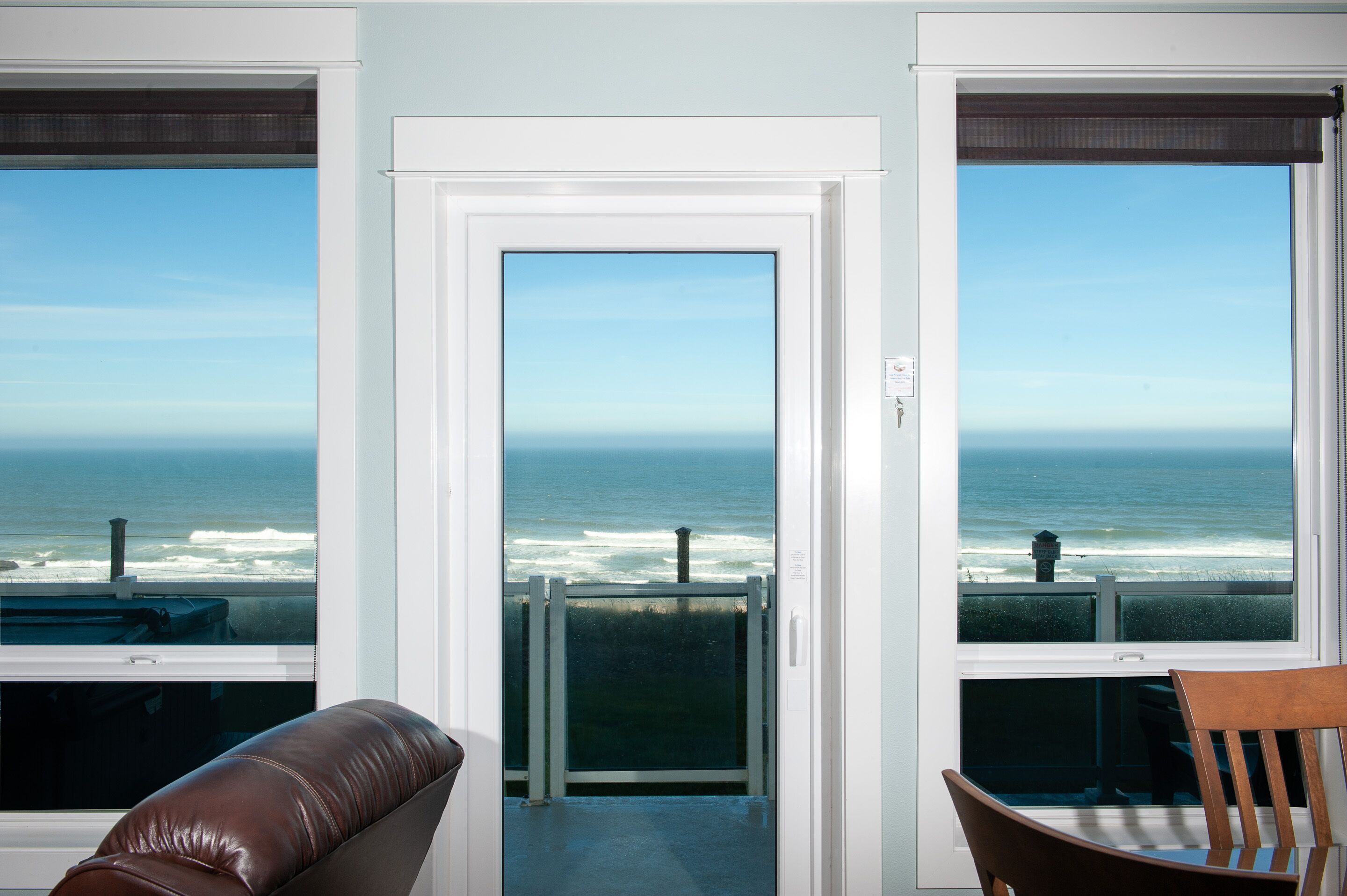 Promo! Beautiful Oceanfront Corner Condo-Private Hot Tub, Free Wifi, Pool!