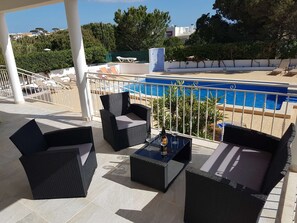 Terrace/patio - Sunset Villa by Laranjal Rentals (Olhos de Água)